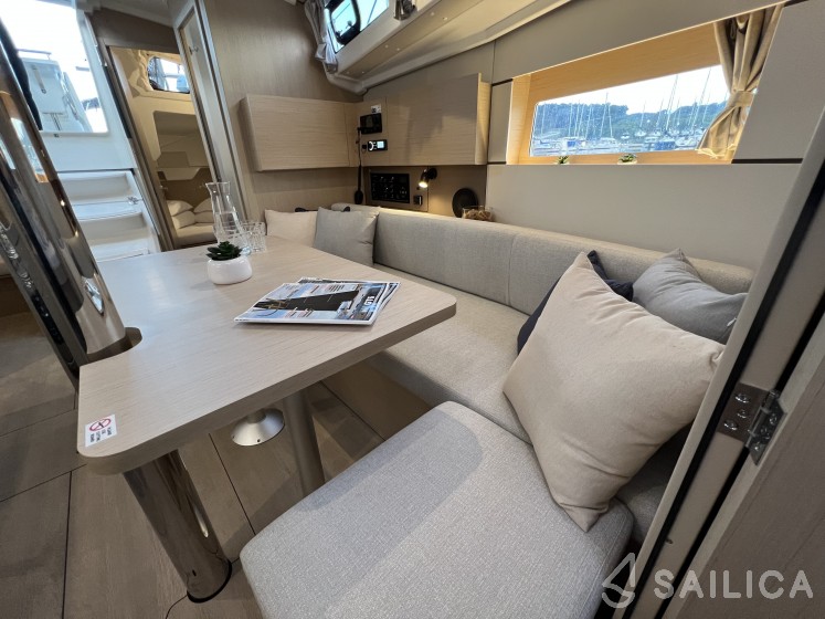 Oceanis 38.1 - Yacht Charter Sailica