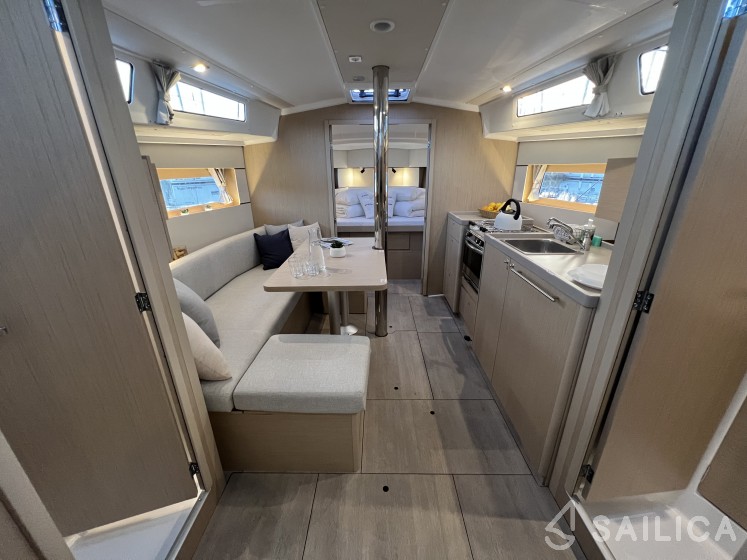 Oceanis 38.1 - Yacht Charter Sailica