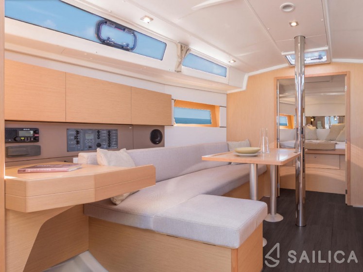 Oceanis 38.1 - Yacht Charter Sailica