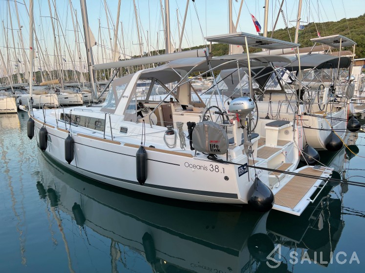 Oceanis 38.1 - Yacht Charter Sailica