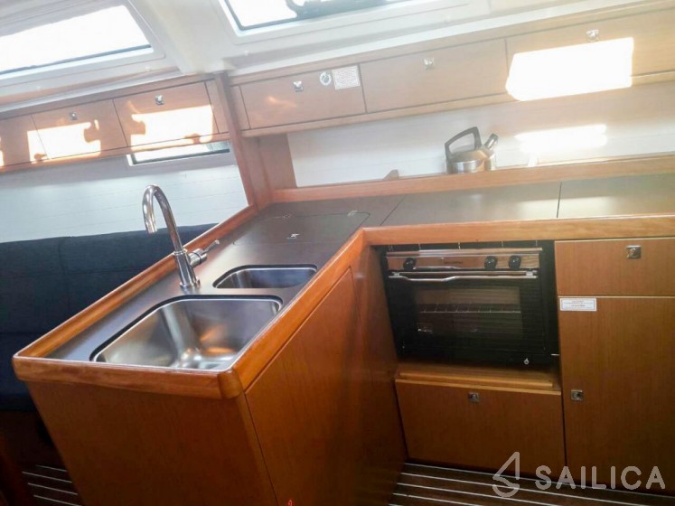 Bavaria 37 Cruiser - Yacht Charter Sailica