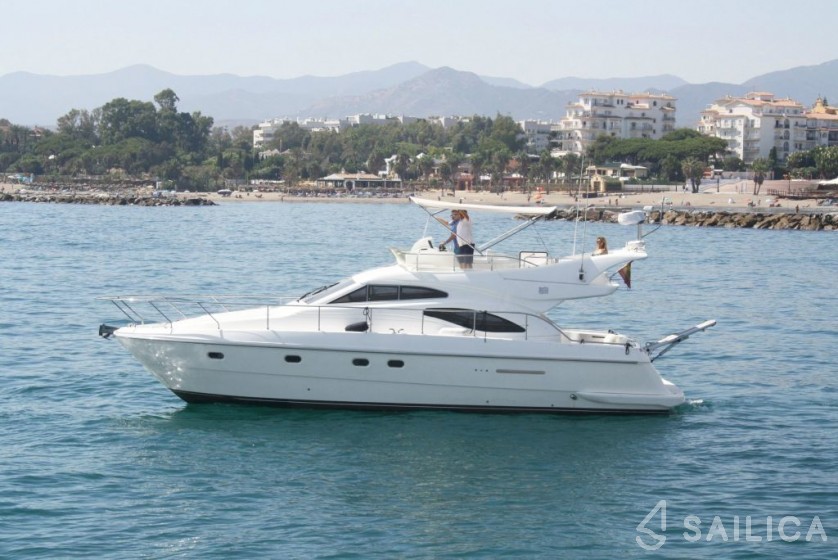 Ferretti 430 - Yacht Charter Sailica
