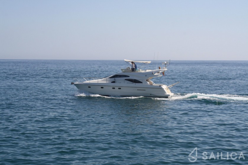 Ferretti 430 - Yacht Charter Sailica