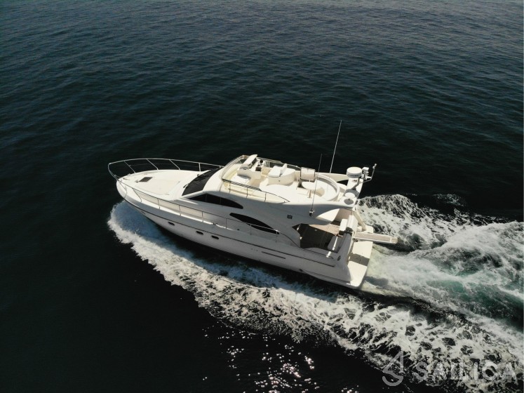 Ferretti 430 - Yacht Charter Sailica