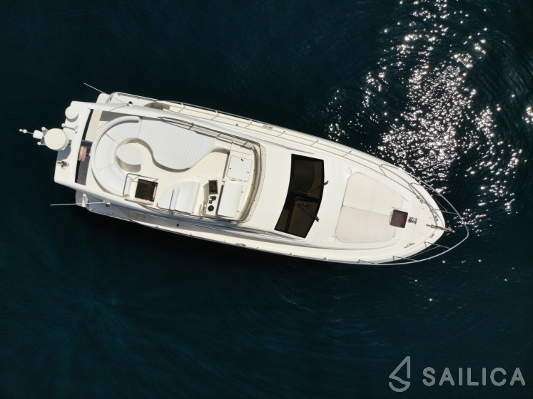 Ferretti 430 - Yacht Charter Sailica