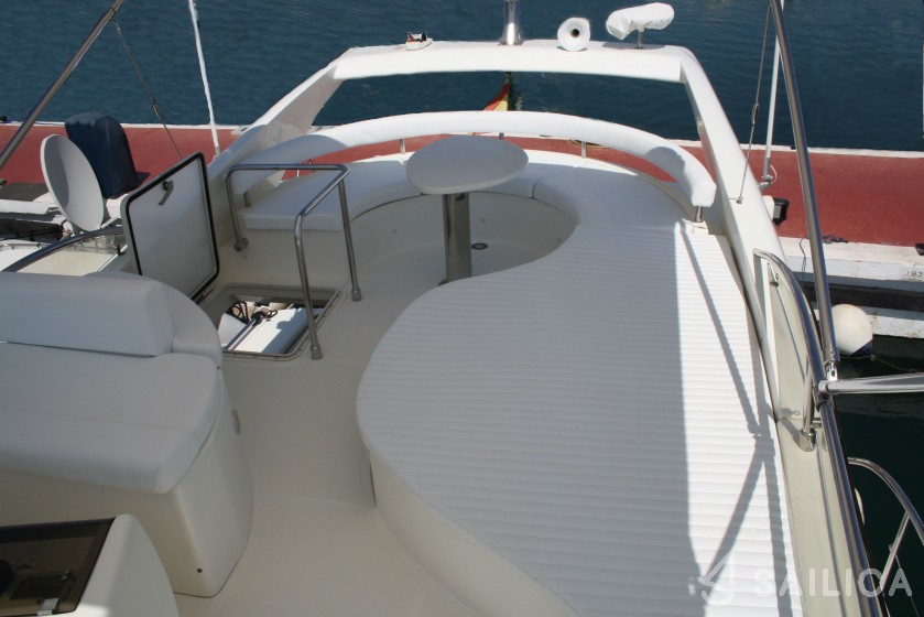 Ferretti 430 - Yacht Charter Sailica