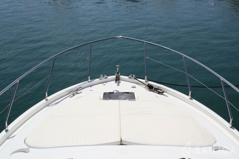 Ferretti 430 - Yacht Charter Sailica