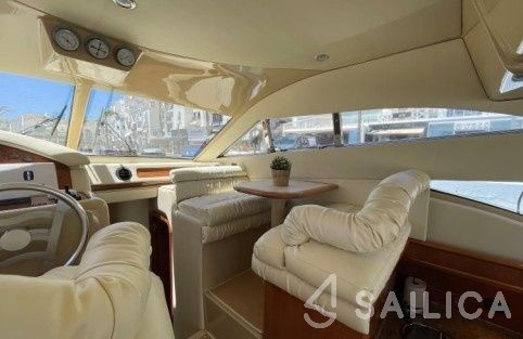 Ferretti 430 - Yacht Charter Sailica