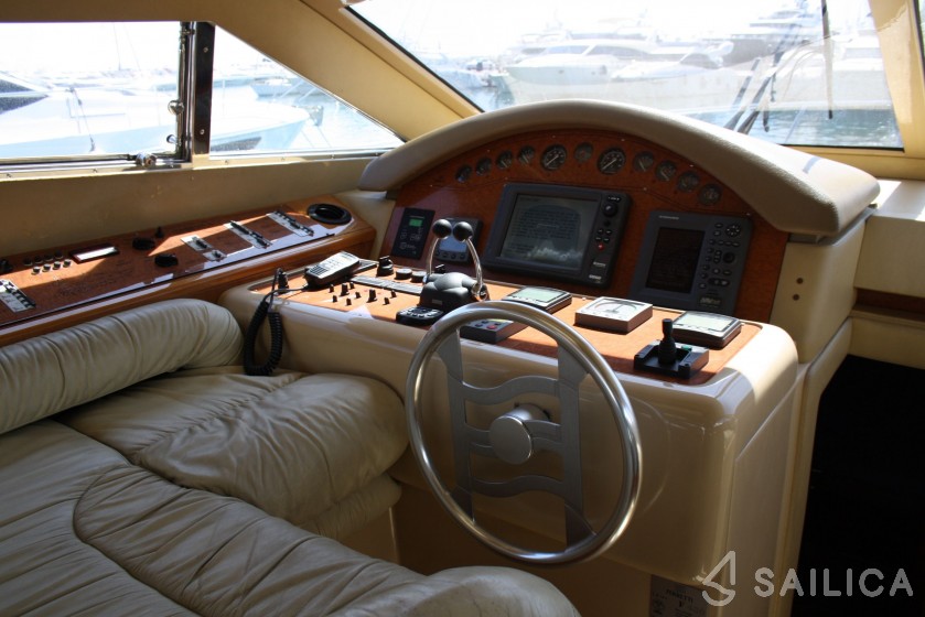 Ferretti 430 - Yacht Charter Sailica