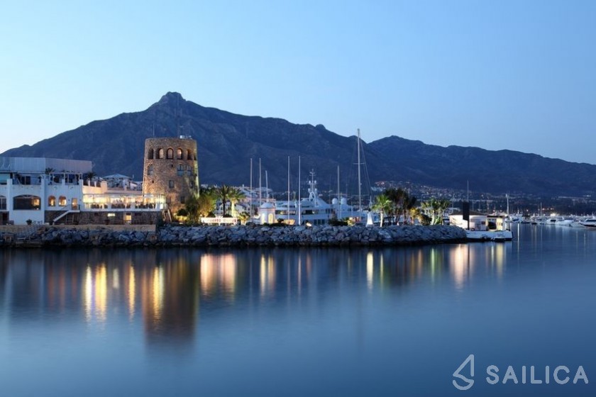 Ferretti 430 - Yacht Charter Sailica