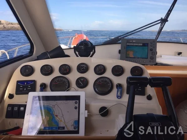 Rodman Fly 870 - Yacht Charter Sailica