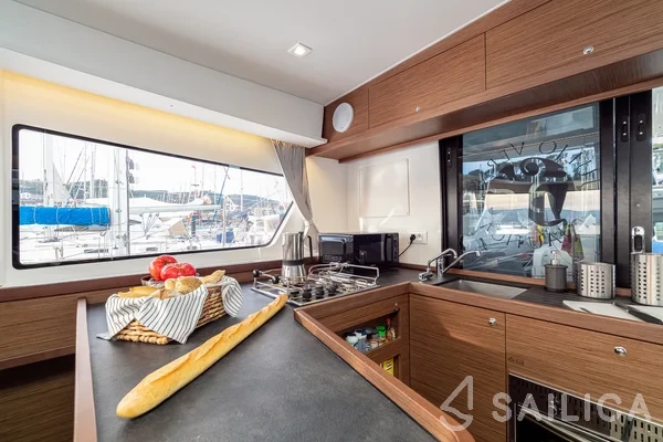 Lagoon 42 - Yacht Charter Sailica