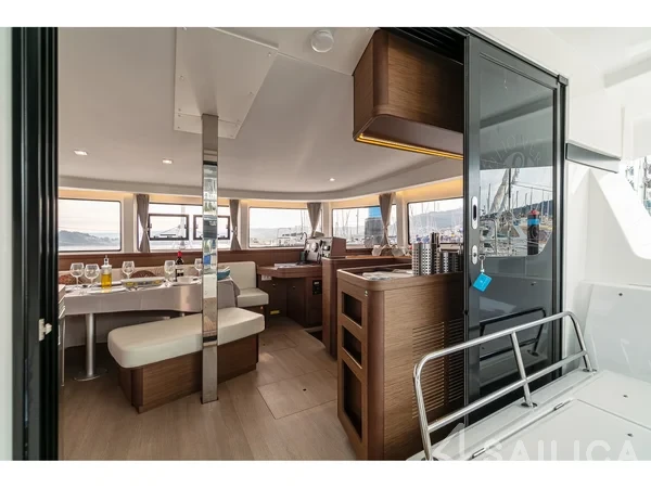 Lagoon 42 - Yacht Charter Sailica