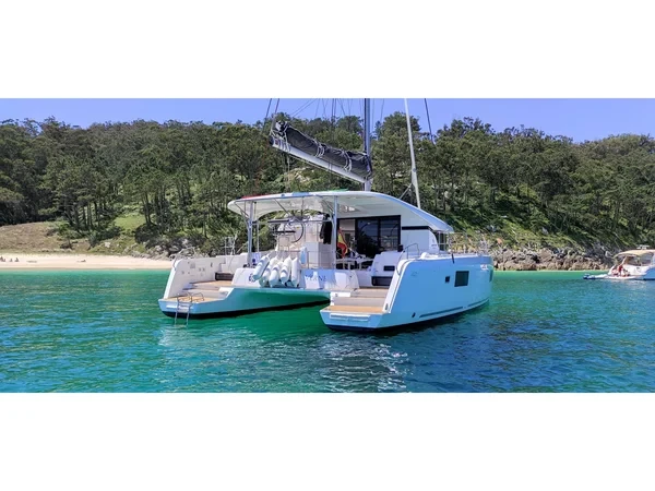 Lagoon 42 - Yacht Charter Sailica