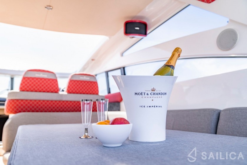 Princess V58 - Yacht Charter Sailica