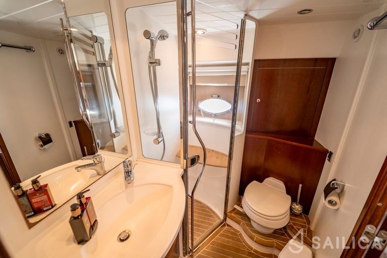 Princess V58 - Yacht Charter Sailica