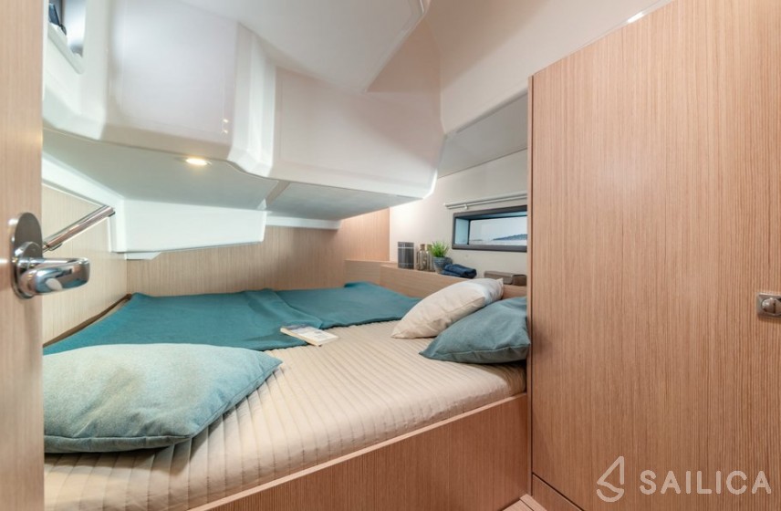 Bavaria 42 Cruiser - Yacht Charter Sailica
