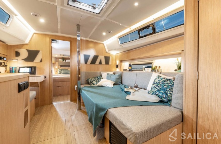 Bavaria 42 Cruiser - Yacht Charter Sailica
