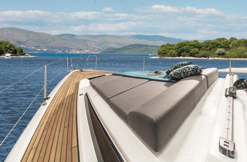 Bavaria 42 Cruiser - Yacht Charter Sailica