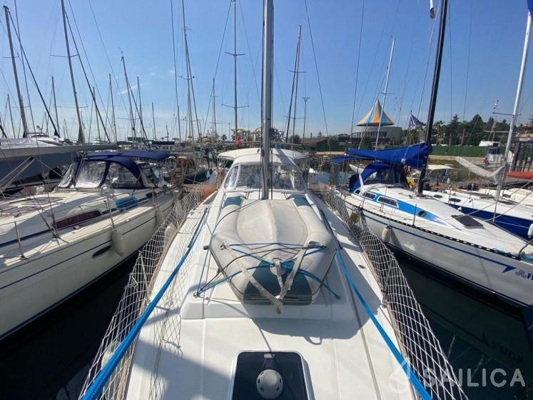 Oceanis 41 - Yacht Charter Sailica