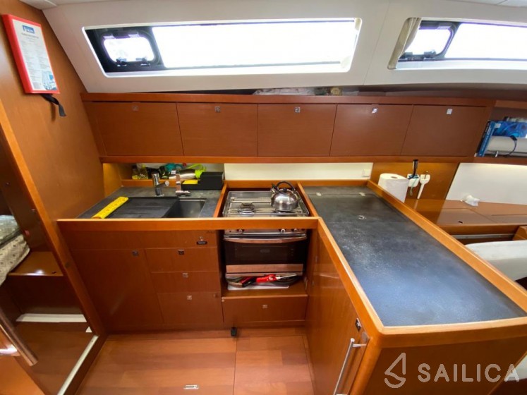 Oceanis 41 - Yacht Charter Sailica