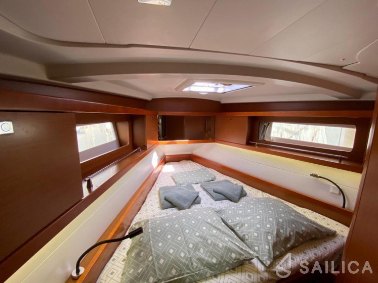 Oceanis 41 - Yacht Charter Sailica