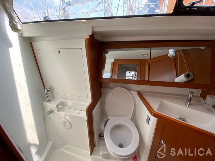 Oceanis 41 - Yacht Charter Sailica