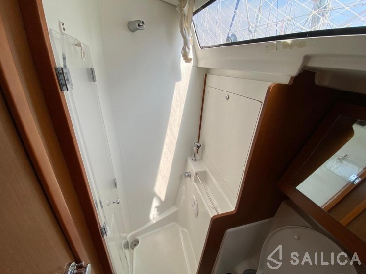 Oceanis 41 - Yacht Charter Sailica