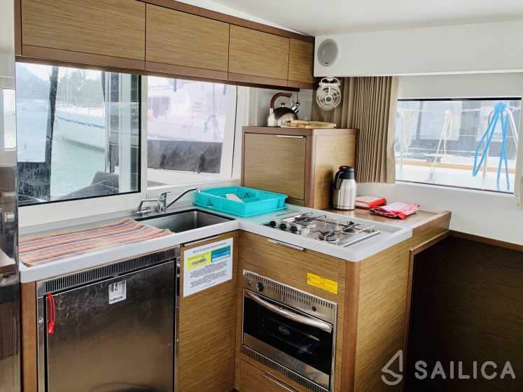 Lagoon 40 - Yacht Charter Sailica