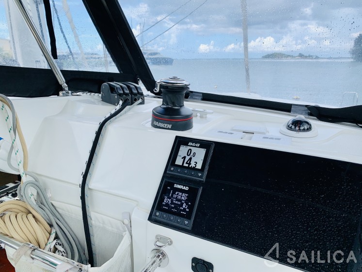 Lagoon 40 - Yacht Charter Sailica