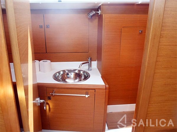 Sun Odyssey 439 - Yacht Charter Sailica