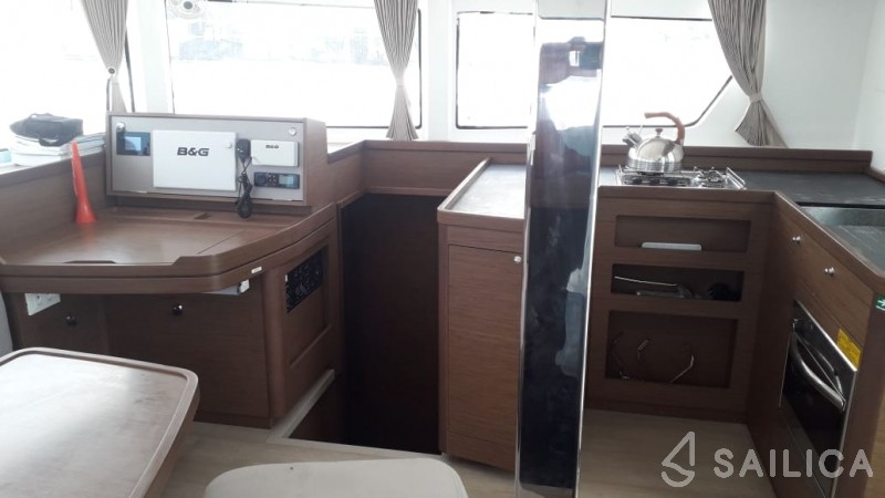 Lagoon 42 - Yacht Charter Sailica