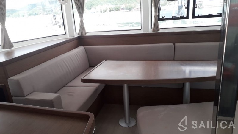 Lagoon 42 - Yacht Charter Sailica