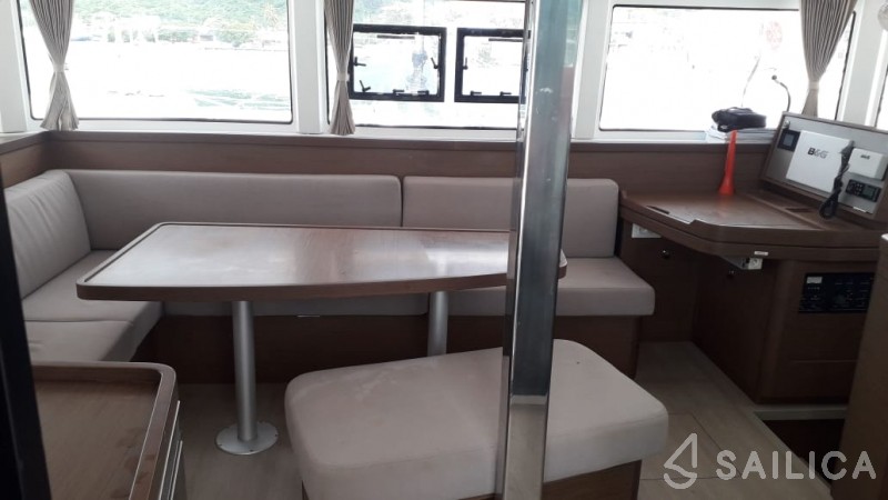Lagoon 42 - Yacht Charter Sailica