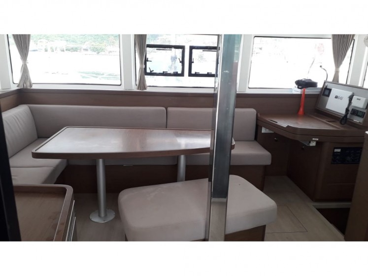 Lagoon 42 - Yacht Charter Sailica