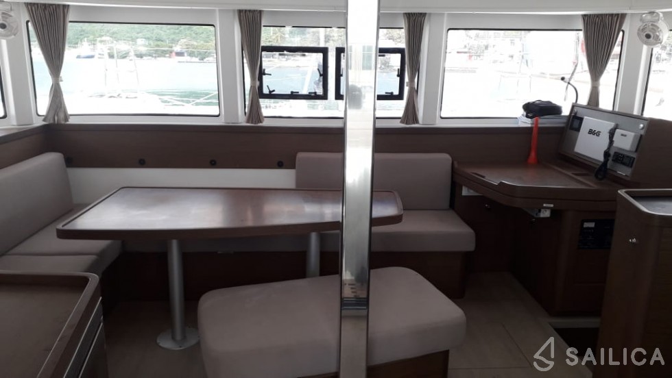 Lagoon 42 - Yacht Charter Sailica