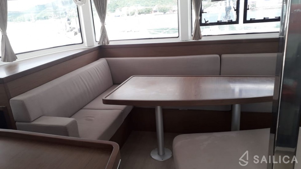 Lagoon 42 - Yacht Charter Sailica