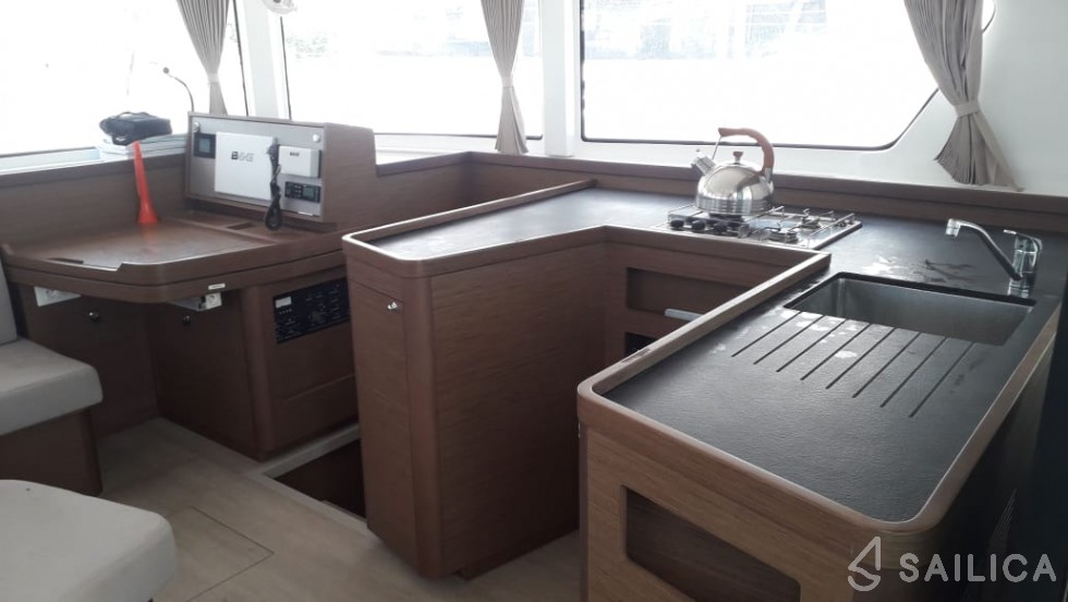 Lagoon 42 - Yacht Charter Sailica