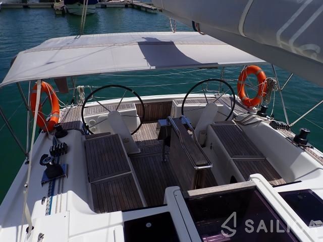Hanse 385 - Yacht Charter Sailica