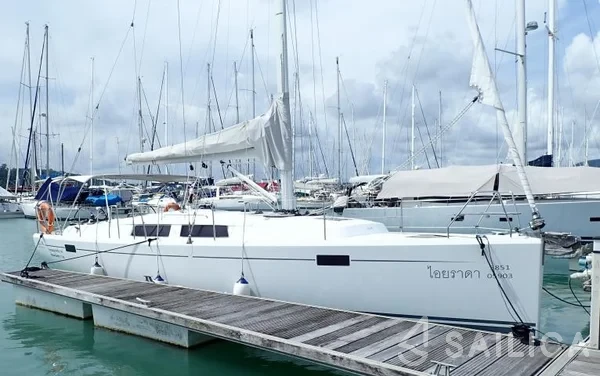 Hanse 385 - Yacht Charter Sailica