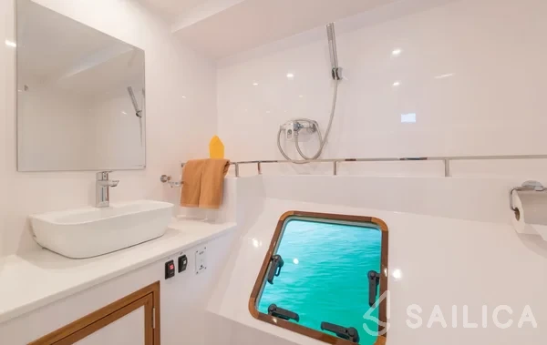 Island Spirit 410 - Yacht Charter Sailica