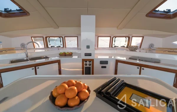 Island Spirit 410 - Yacht Charter Sailica