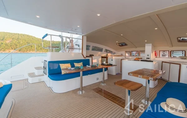 Island Spirit 410 - Yacht Charter Sailica