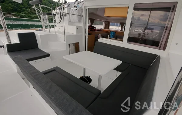 Lagoon 400 S2 - Yacht Charter Sailica