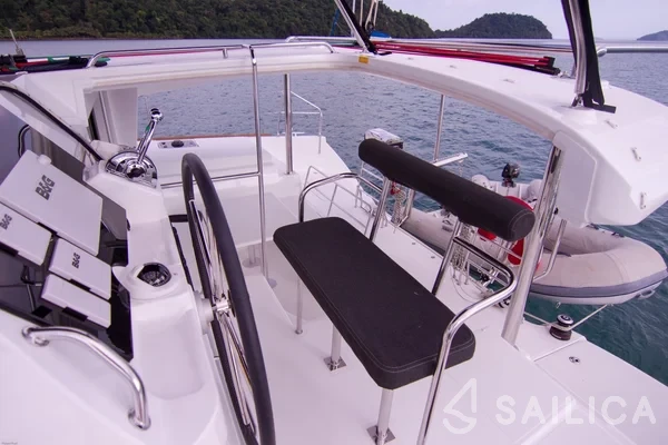 Lagoon 400 S2 - Yacht Charter Sailica