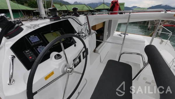 Lagoon 400 S2 - Yacht Charter Sailica