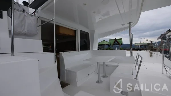 Lagoon 400 S2 - Yacht Charter Sailica