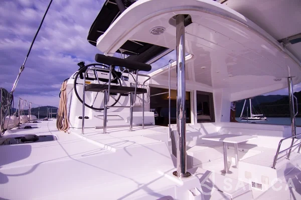 Lagoon 400 S2 - Yacht Charter Sailica