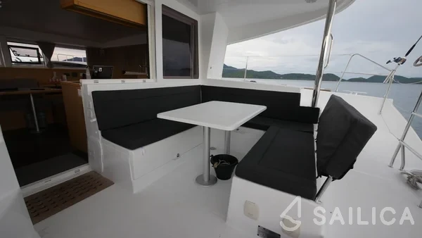 Lagoon 400 S2 - Yacht Charter Sailica