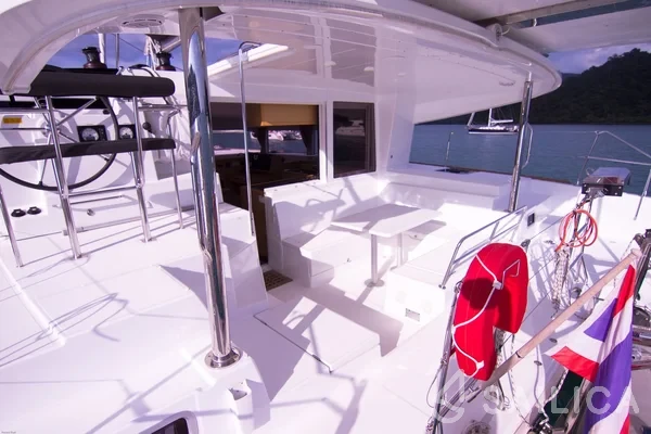 Lagoon 400 S2 - Yacht Charter Sailica